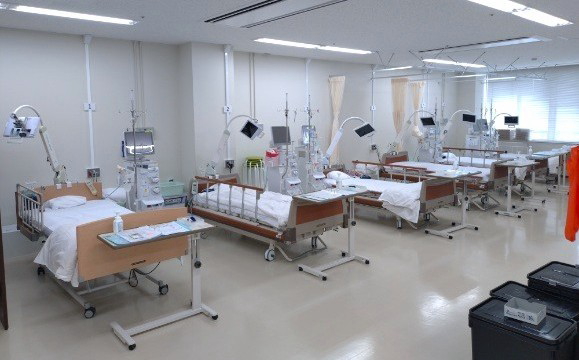 人工透析ページ由来の透析室画像。