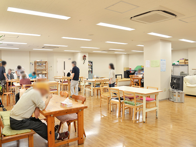 活動中の作業療法室