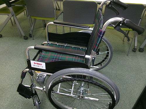 ヤクルト新見センター寄贈の車いす