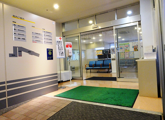東京青梅病院の入院案内付近の入口と待機スペース