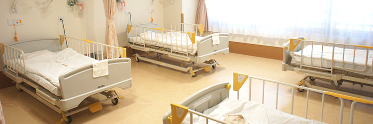公式入院案内に掲載された、空床時の療養病床多床室