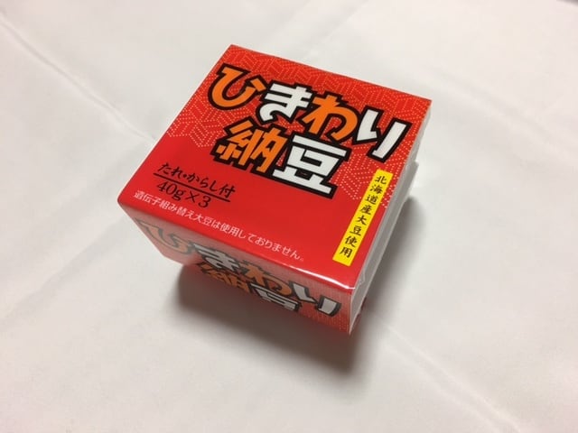 北海道産大豆を使うひきわり納豆のパッケージ