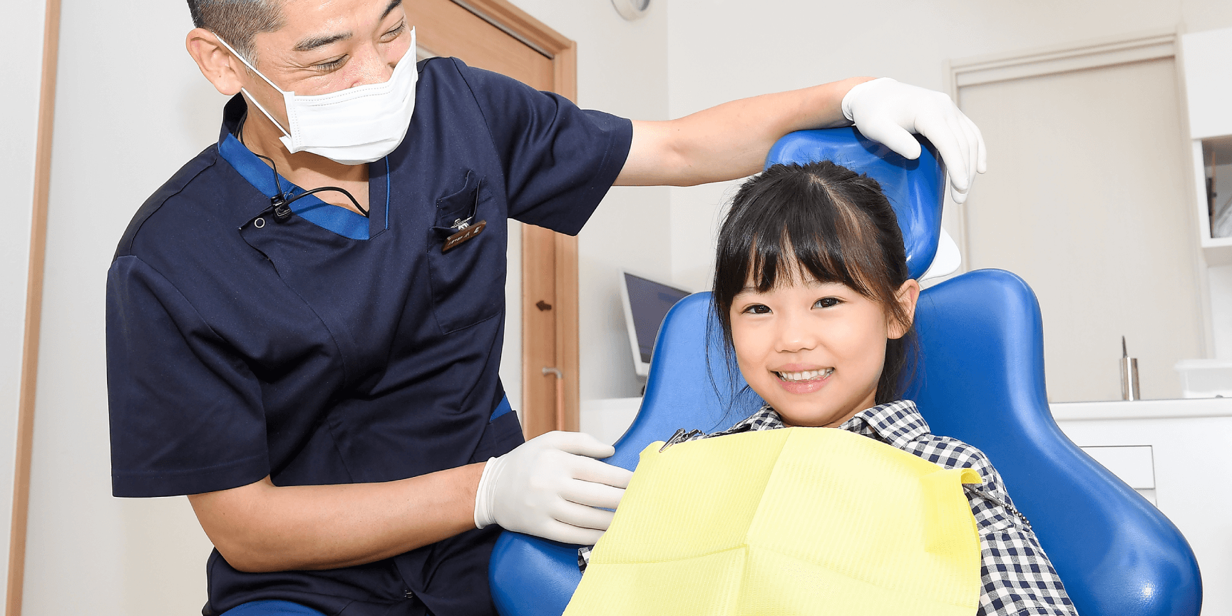 治療中の院長とお子様