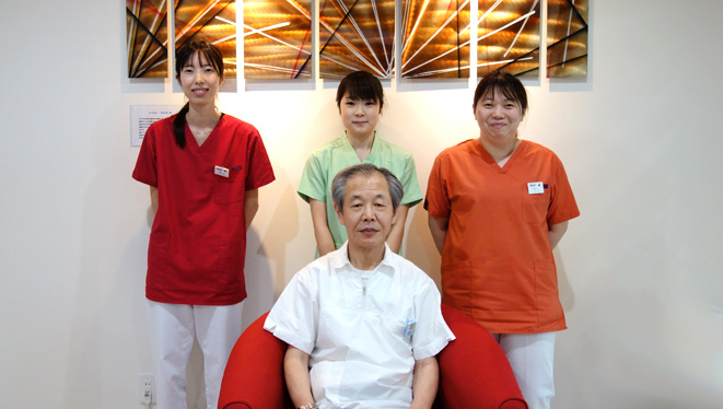 佐藤歯科の院長とスタッフ