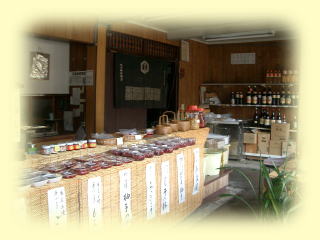 商品が並ぶ公式の店内写真