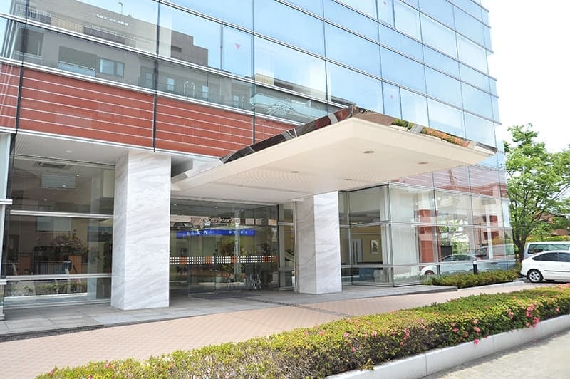 公式館内案内に掲載される病院玄関