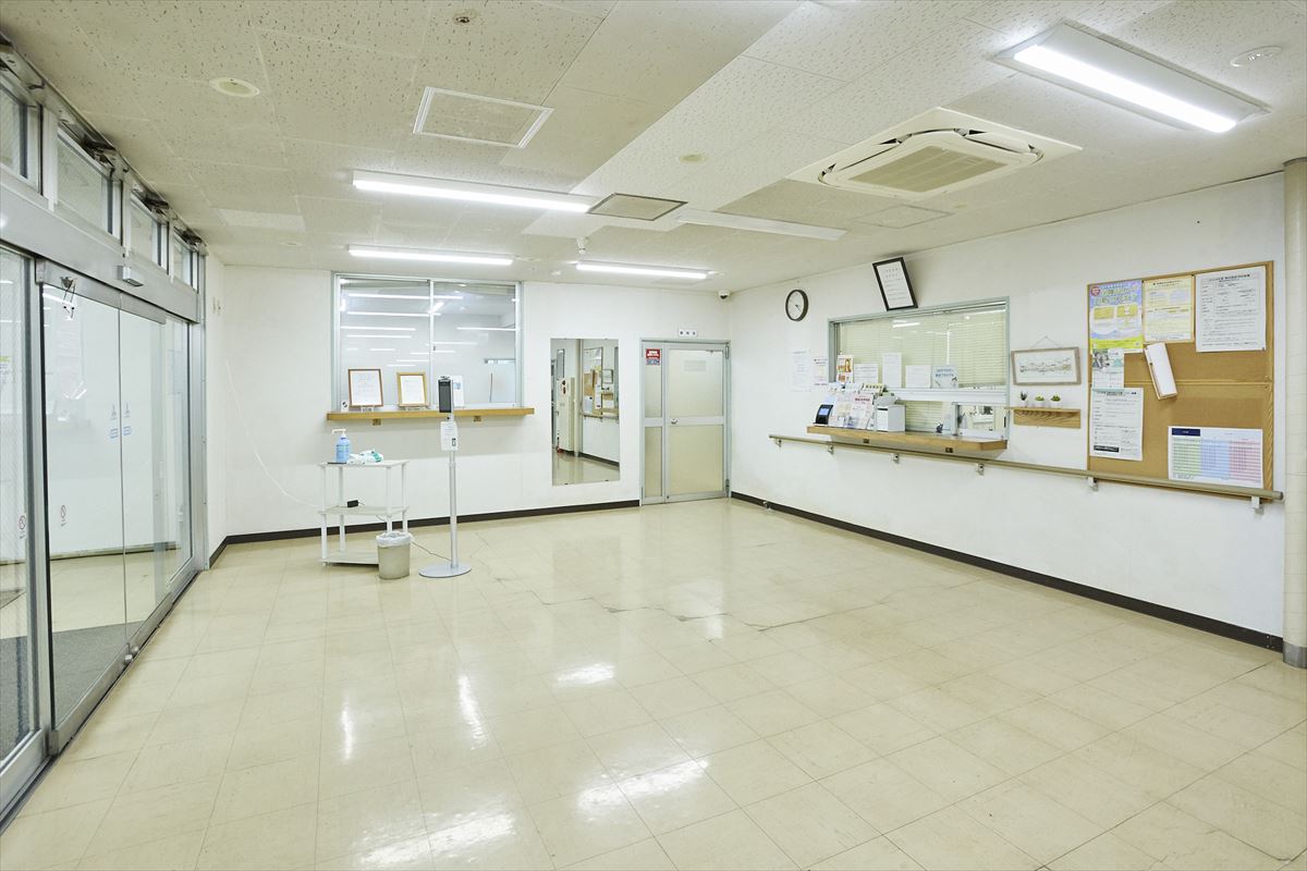 公式設備紹介に掲載される受付・待合前の空間