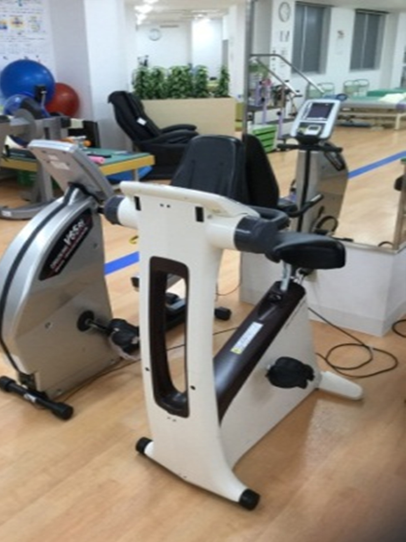 人物のいないリハビリテーション機器