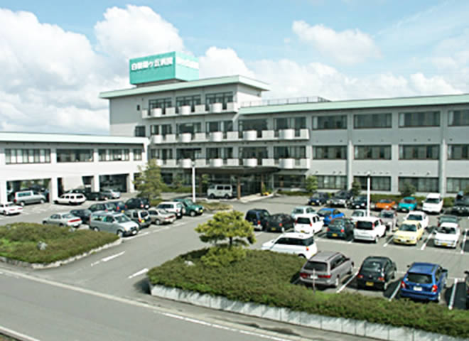 公式病棟紹介に掲載された病院中央棟の外観