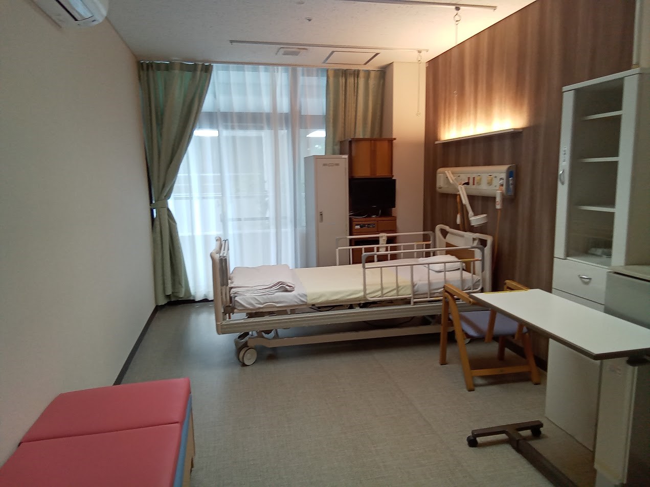 公式入院案内に掲載された緩和ケア病棟の個室