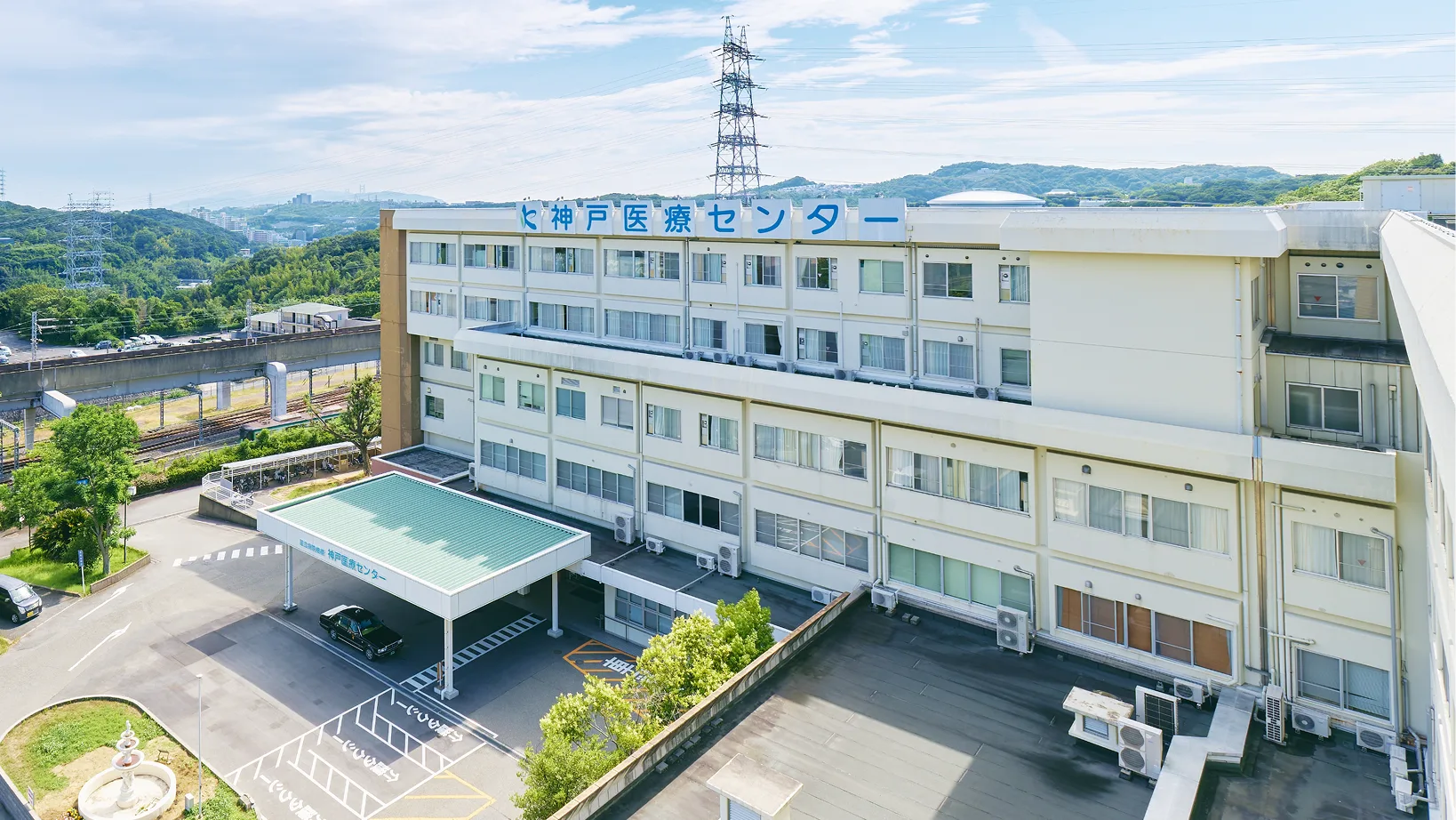 神戸医療センターの建物と車寄せ