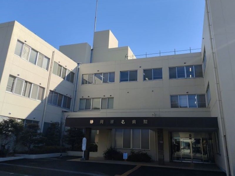 人物のいない病棟廊下