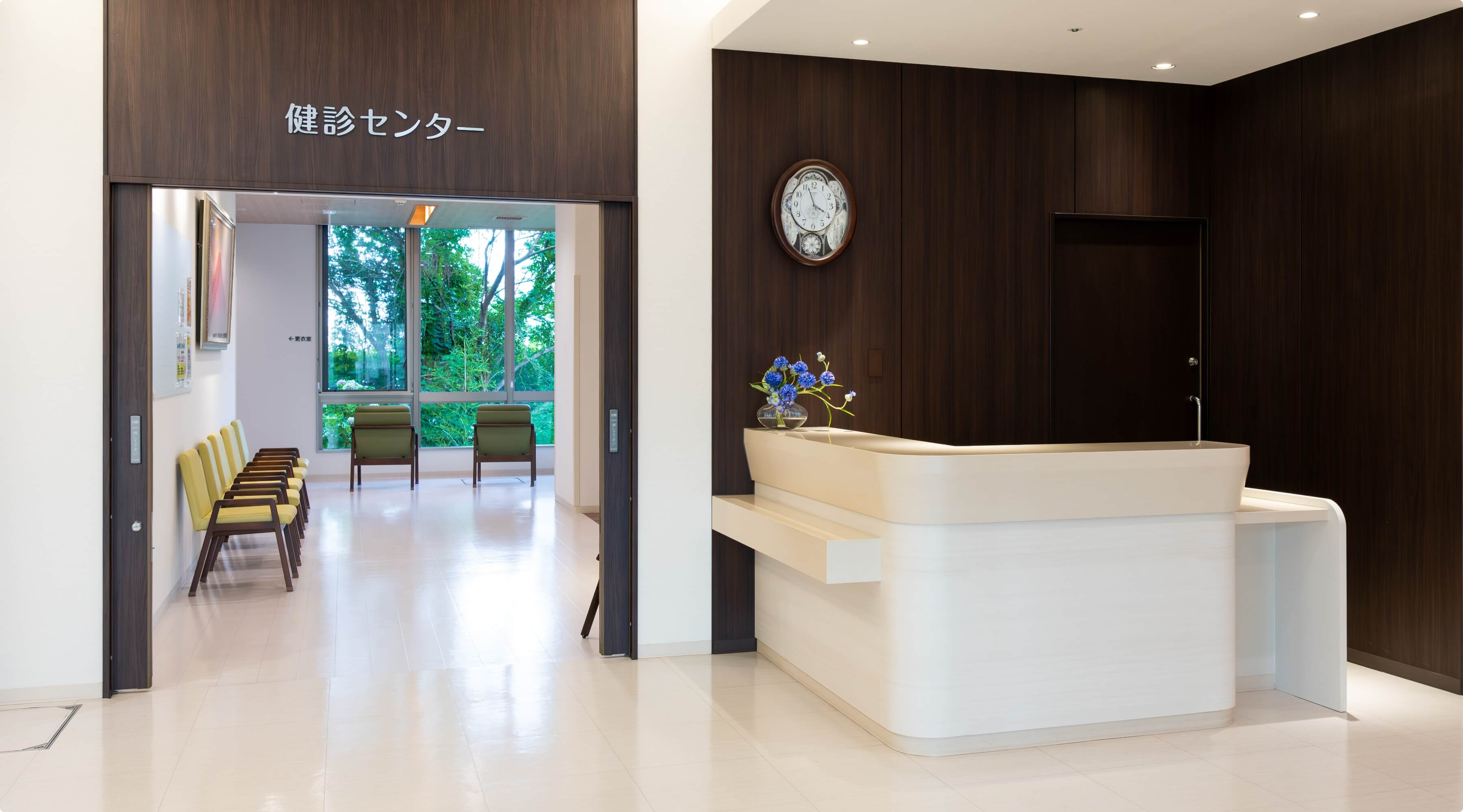 健診センターの受付と待合