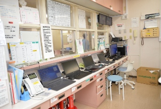 公式入院案内に掲載された第2病棟のナースステーション