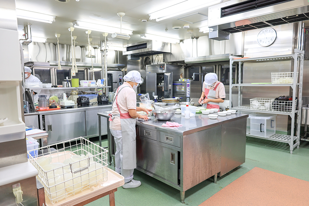公式館内案内に掲載された、自然光の入る多目的室