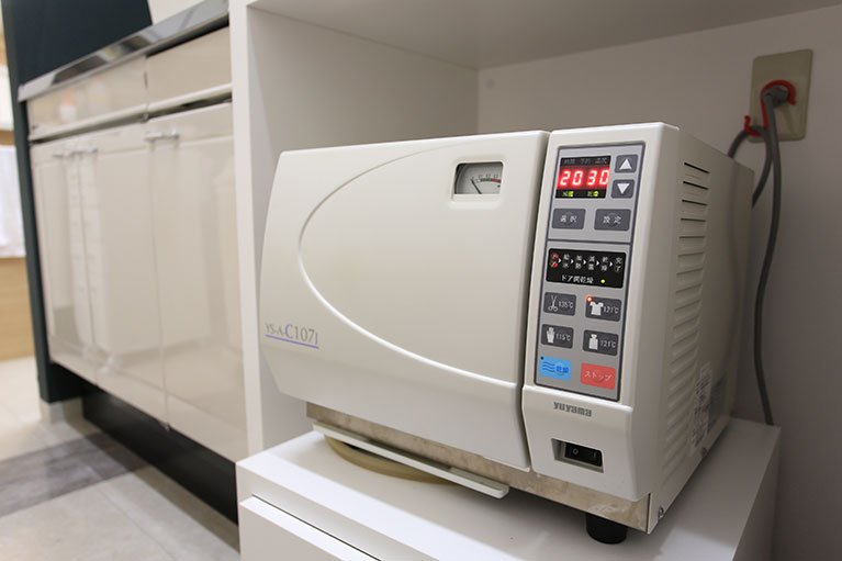 公式設備紹介に掲載された院内のレーザー機器