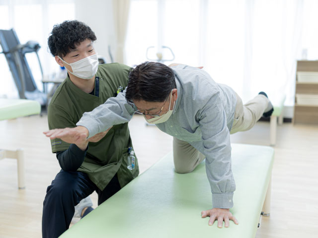 理学療法士が支えるバランス訓練