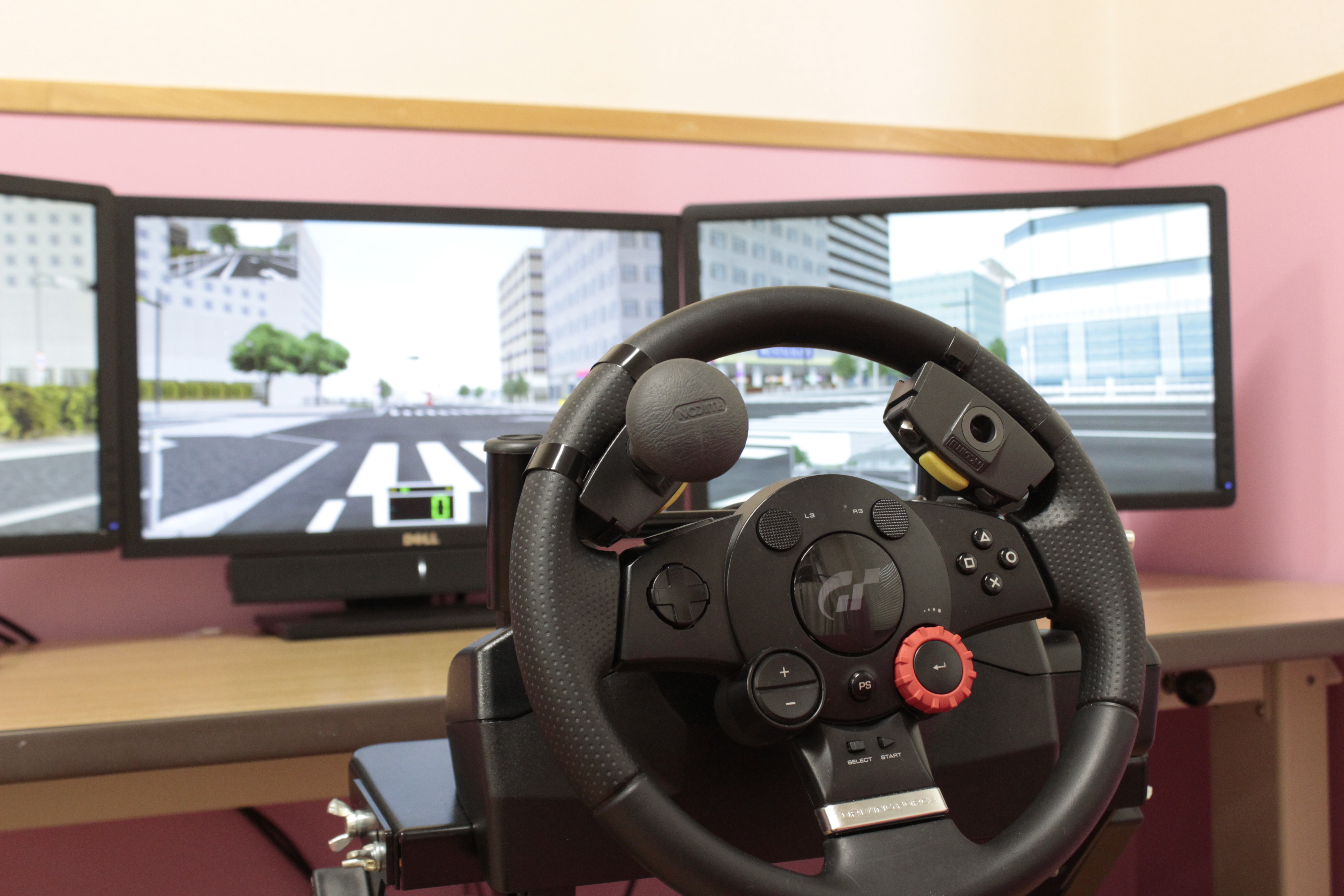 公式の自動車運転再開支援に掲載されたドライビングシミュレーター