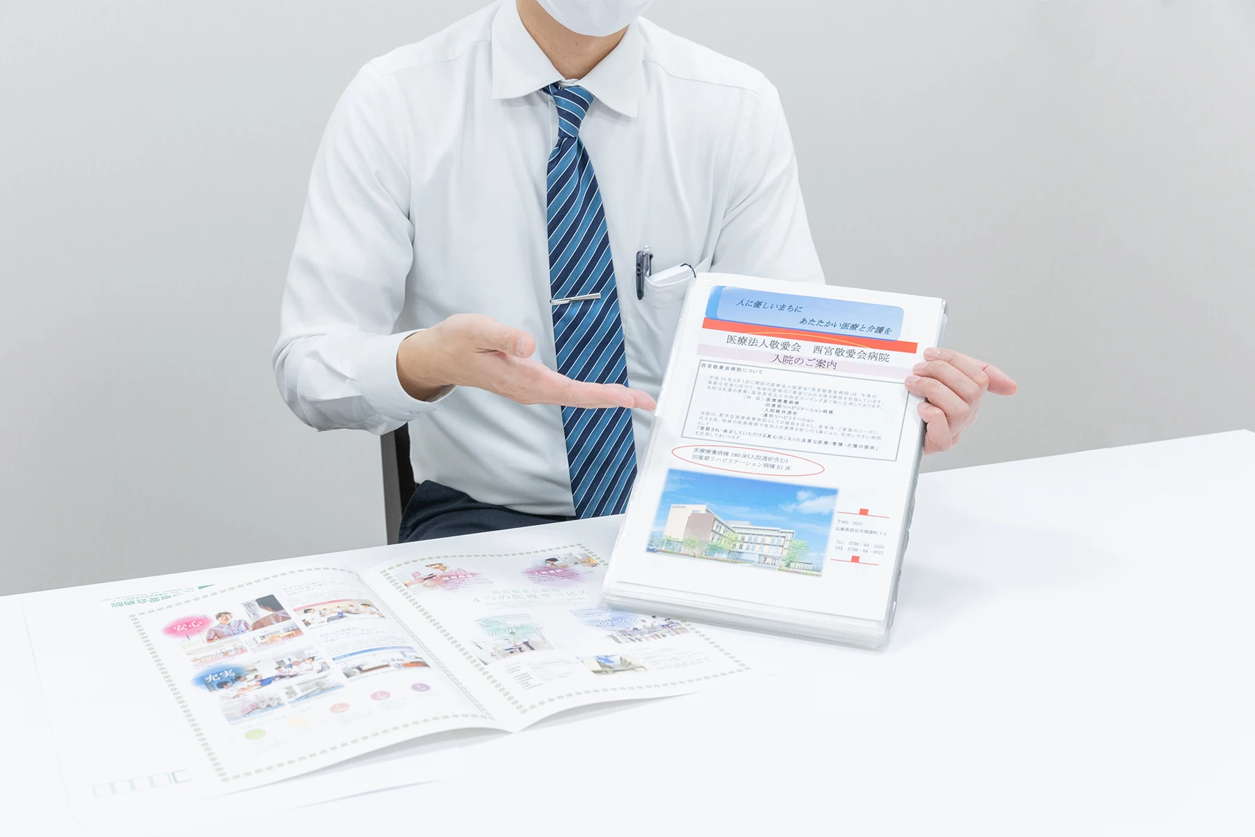 療養フロアで利用者に寄り添う看護職員