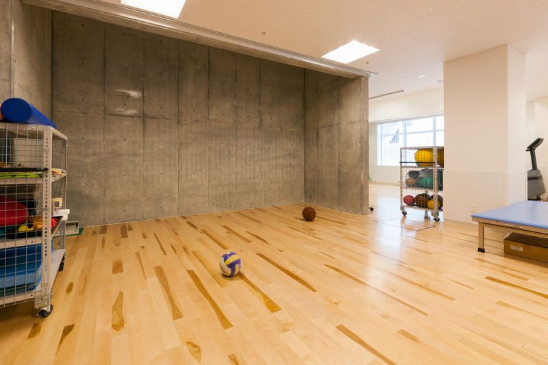 リハビリルーム設備の画像。