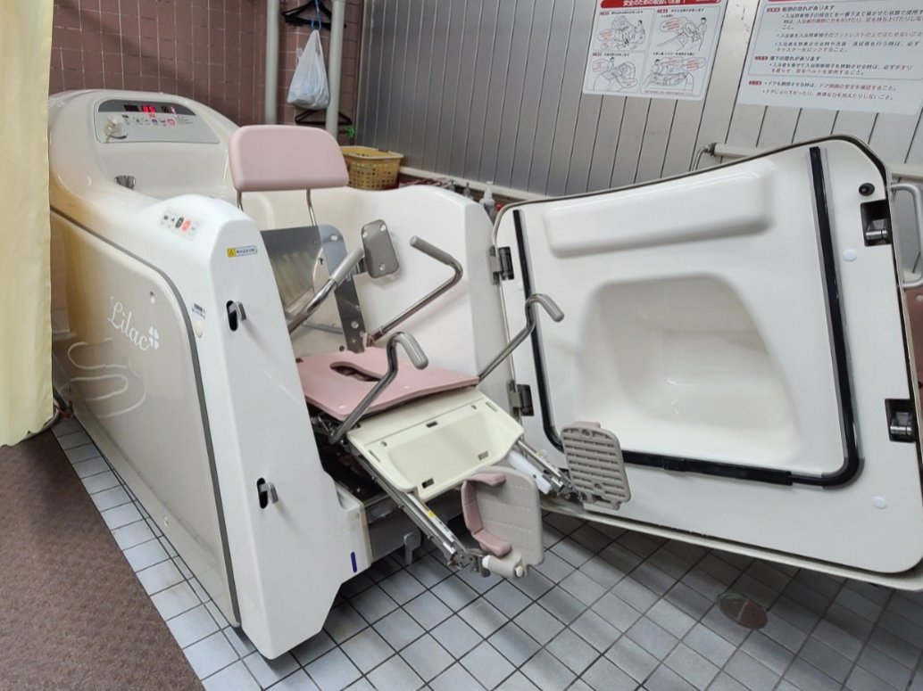 公式施設案内に掲載される車椅子浴槽