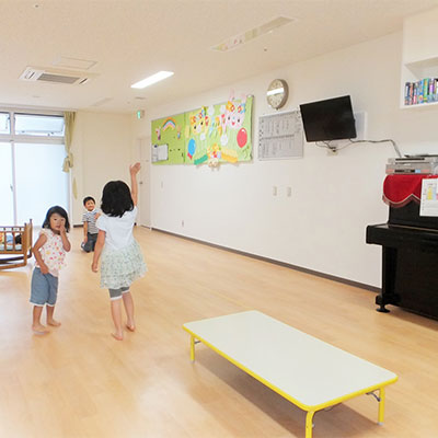 公式採用サイト由来の働き方・福利厚生文脈画像。