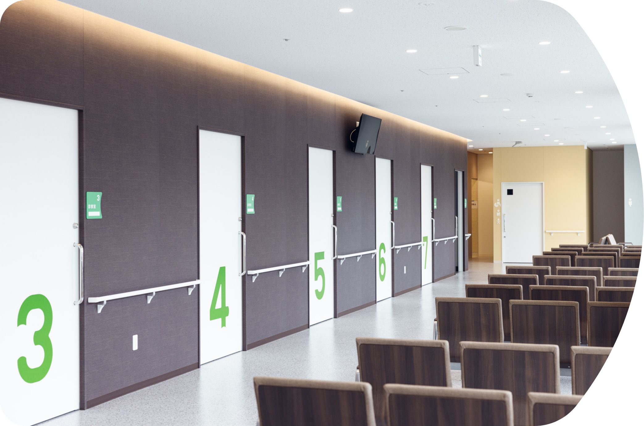 公式トップに掲載された診察室前の待合スペース