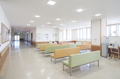布施病院 外来フロア内観