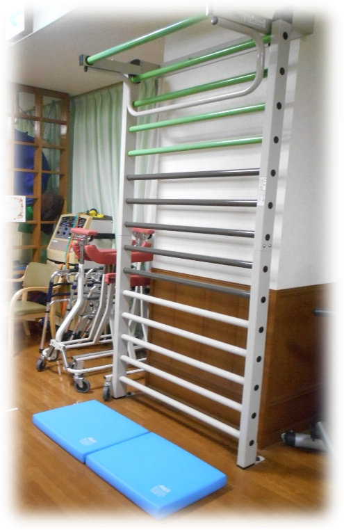 無人の立位・下肢訓練設備