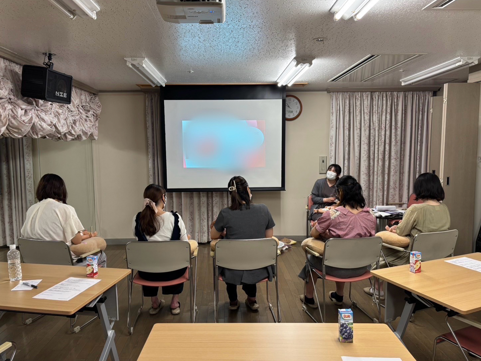公式マタニティクラスページに掲載される、参加者が育児準備を学ぶ教室