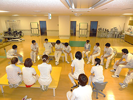 リハビリテーションセンターでのスタッフ勉強会