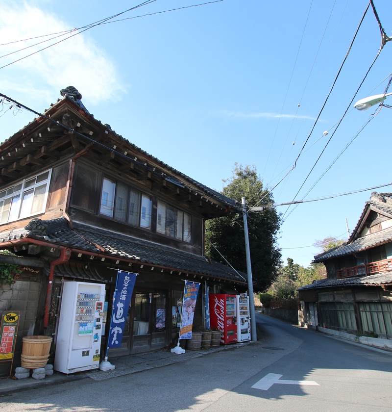 熊谷市の権田酒造の建物と店頭
