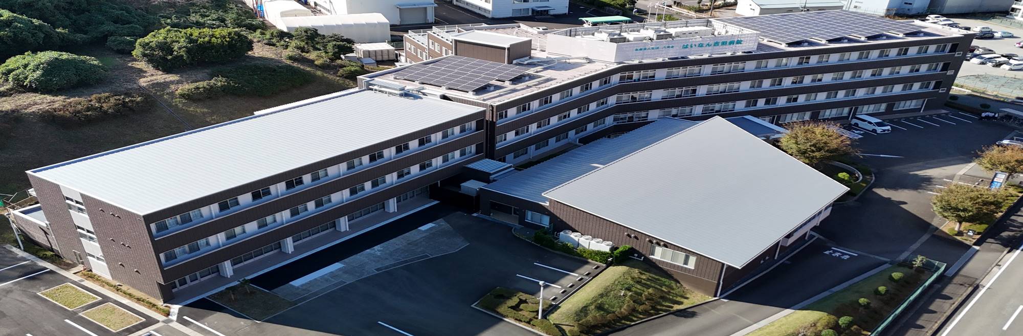 敷地と建物全体を見渡す外観