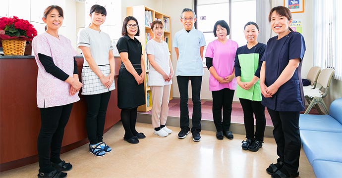 公式スタッフ紹介掲載の院長とスタッフ