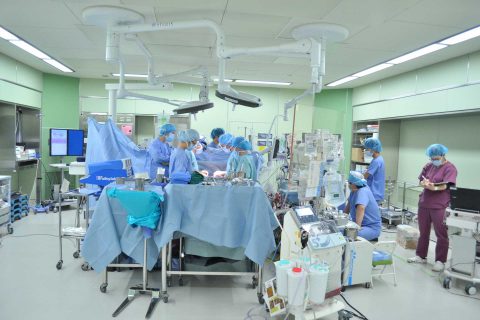 医療機器を備えた手術室