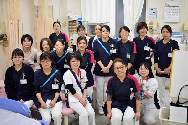 公式サイトに掲載された病棟の看護スタッフ