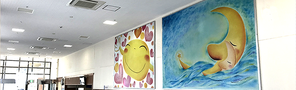 くしもと町立病院の院内エントランスと壁画
