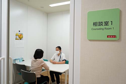 看護師・医療ソーシャルワーカー等が面談に対応する相談室