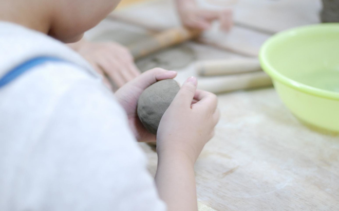 粘土を使う創作活動