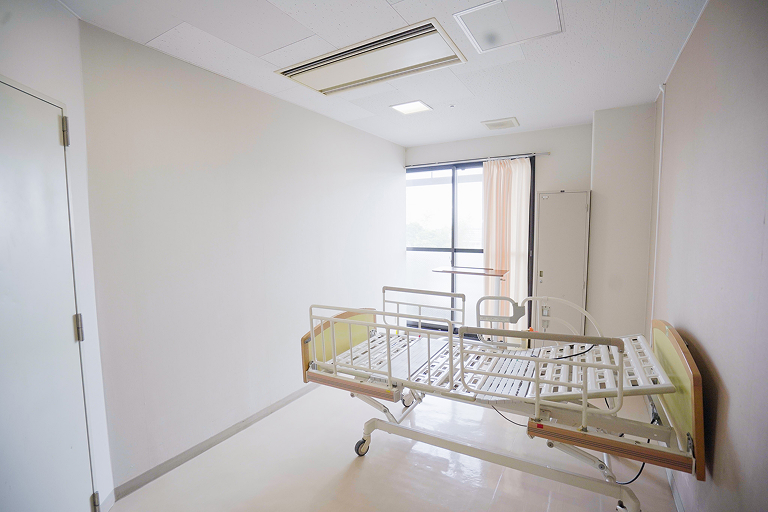 公式入院ページに掲載された個室の病室環境