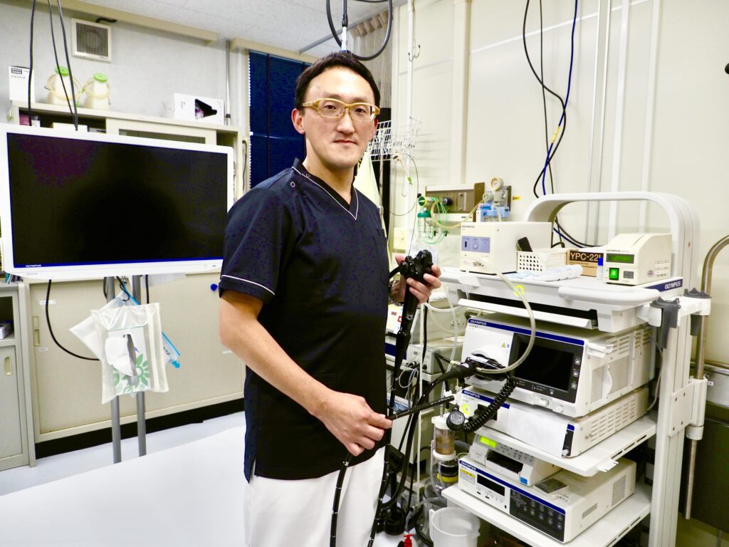 公式検査ページに掲載された医師と内視鏡設備