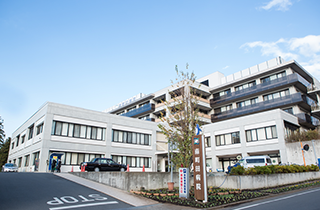 公式の病院概要に掲載された南町田病院の建物外観