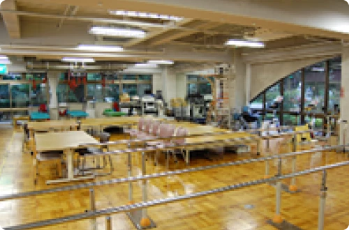 公式フロア案内に掲載された、患者を含まないリハビリセンターの訓練空間