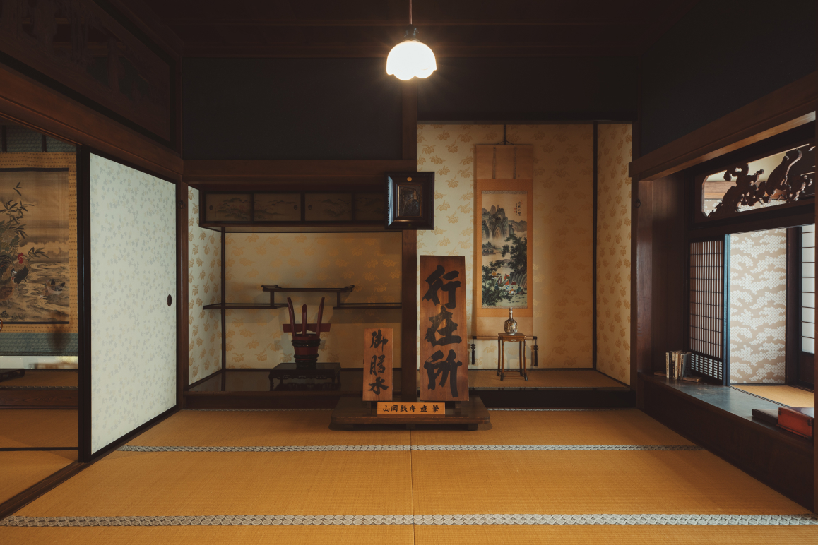 明治天皇の行在所となった七賢の歴史的建物内部