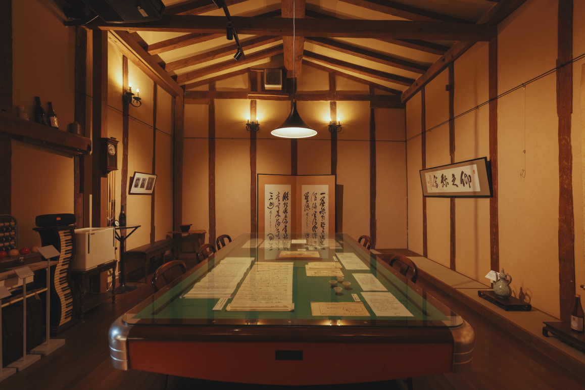 七賢の歴史資料を展示する伝奏蔵