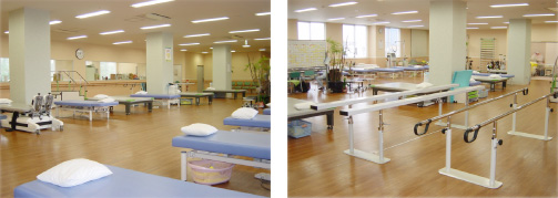 平行棒などを備えた無人のリハビリテーション訓練室