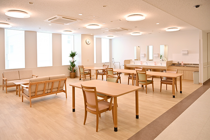 公式療養病棟ページに掲載されるデイルーム