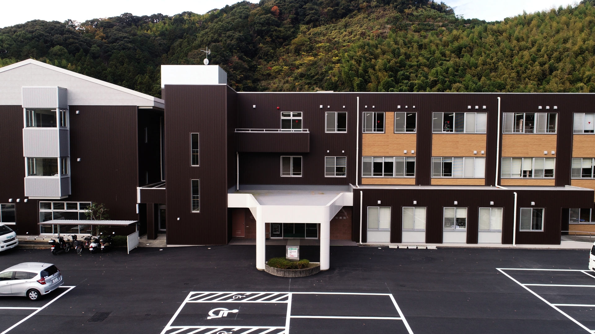 誠和藤枝病院の建物全景