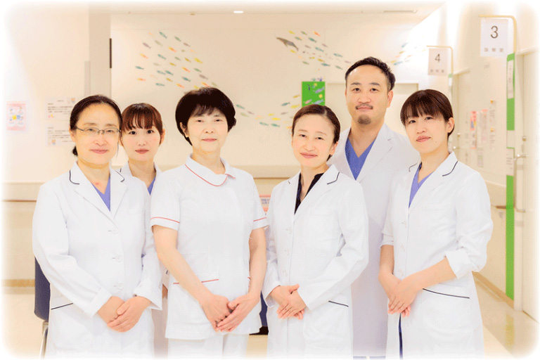 公式トップに掲載される院内の医師・看護師等の集合写真