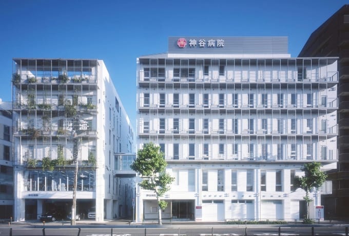 道路側から見た神谷病院の建物外観